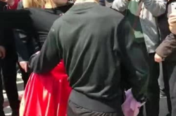 网红老头唱歌跳舞视频,网红老头舞动青春，歌声舞姿引网友热议